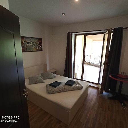 Quik Hotel Braşov Buitenkant foto