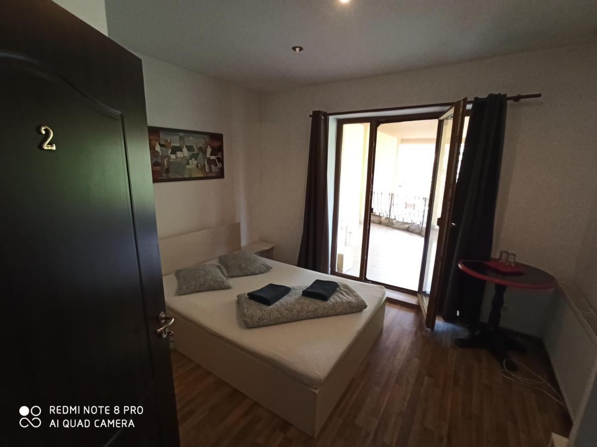 Quik Hotel Braşov Buitenkant foto