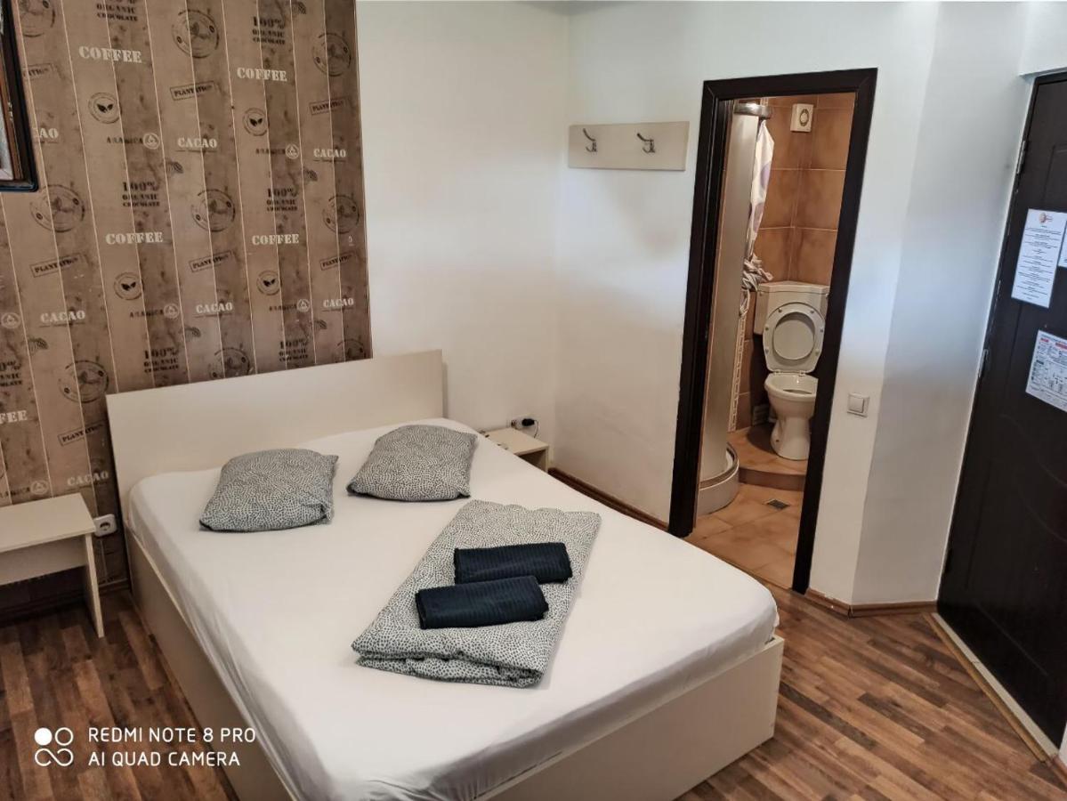 Quik Hotel Braşov Buitenkant foto