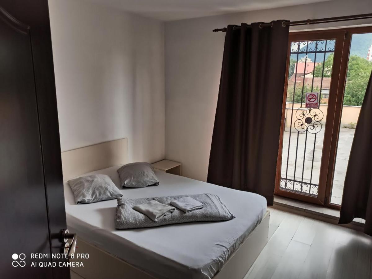 Quik Hotel Braşov Buitenkant foto