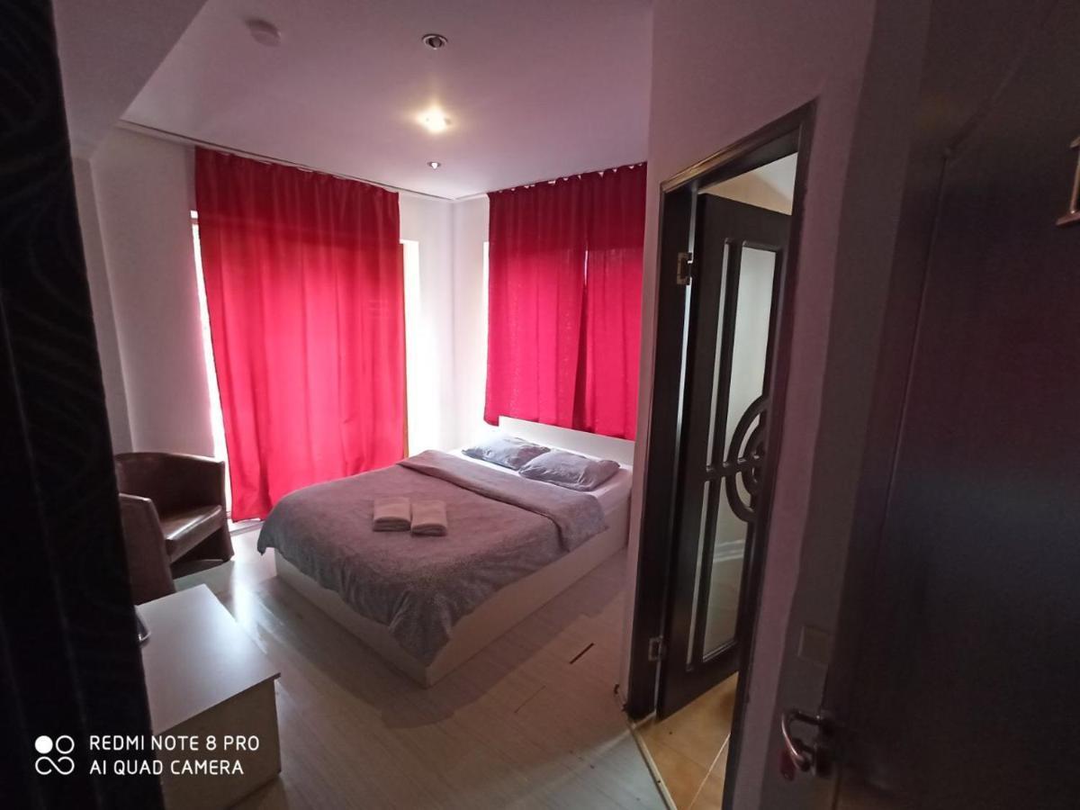 Quik Hotel Braşov Buitenkant foto