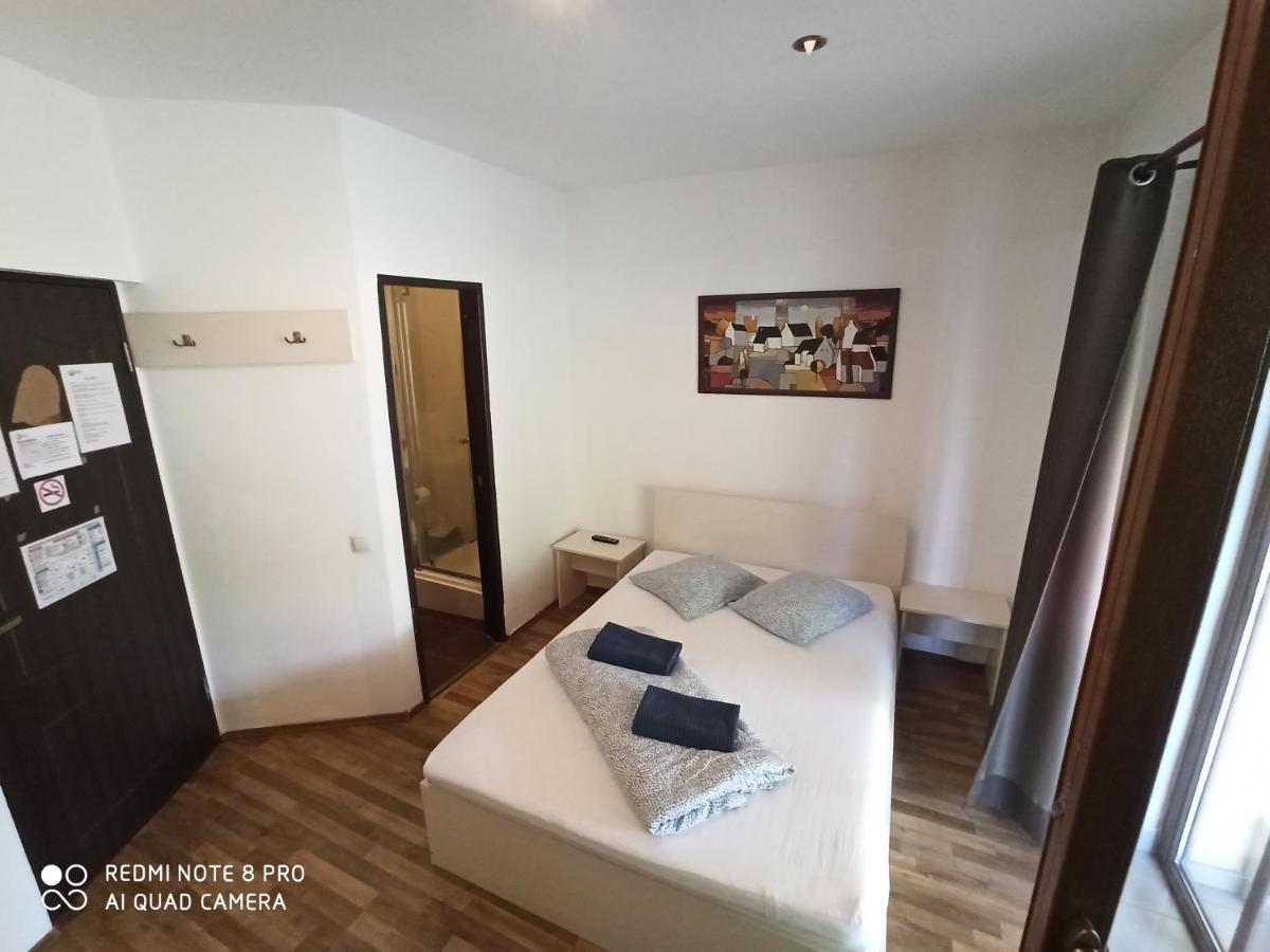 Quik Hotel Braşov Buitenkant foto