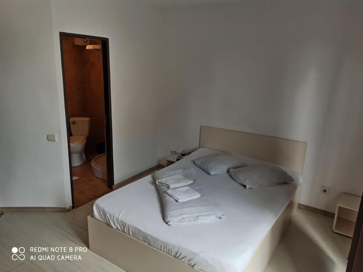 Quik Hotel Braşov Buitenkant foto