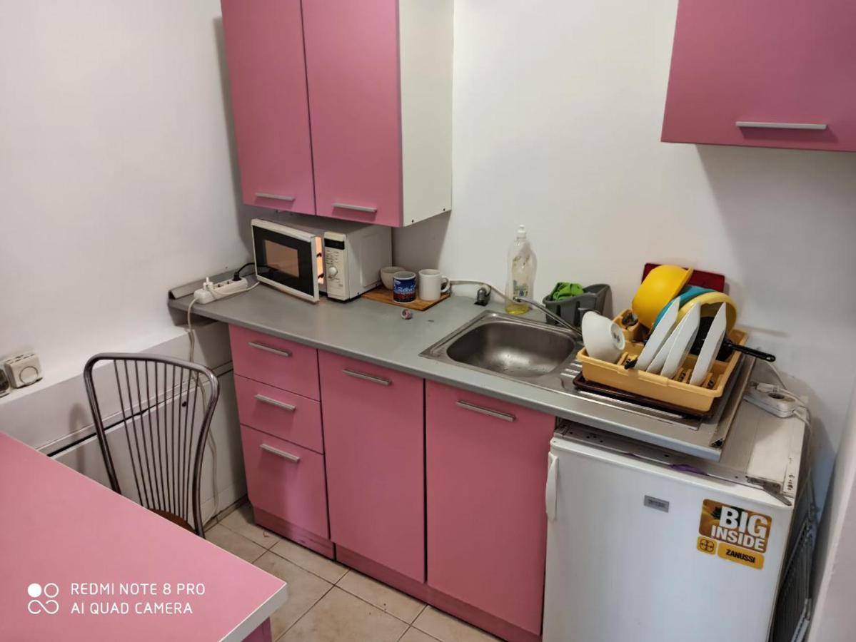 Quik Hotel Braşov Buitenkant foto