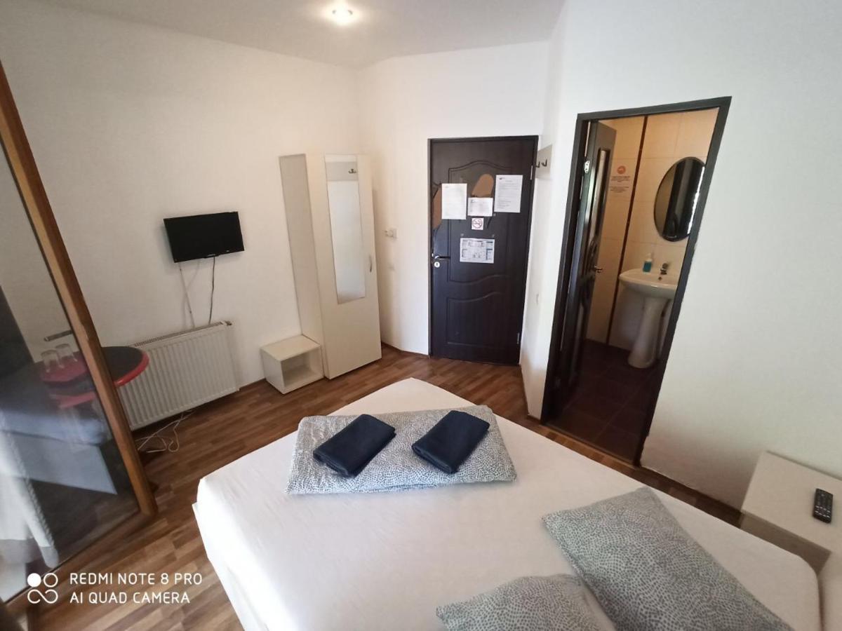 Quik Hotel Braşov Buitenkant foto