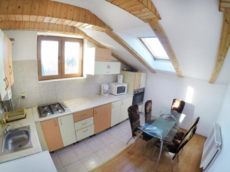 Quik Hotel Braşov Buitenkant foto