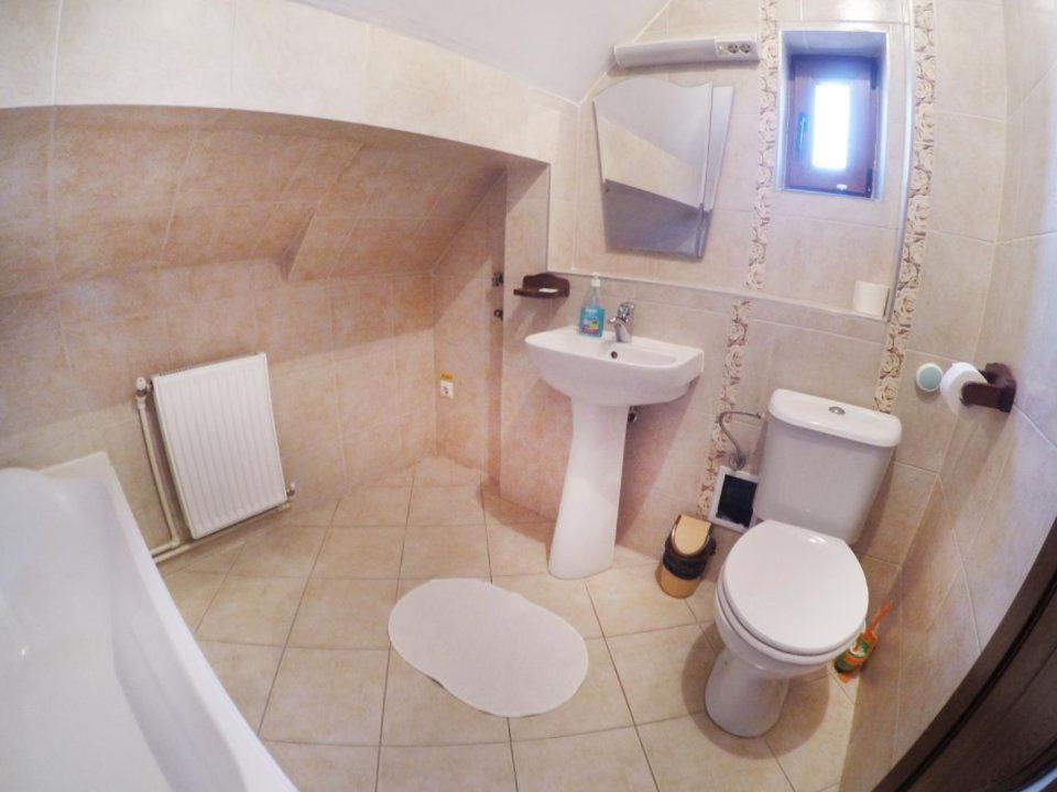 Quik Hotel Braşov Buitenkant foto