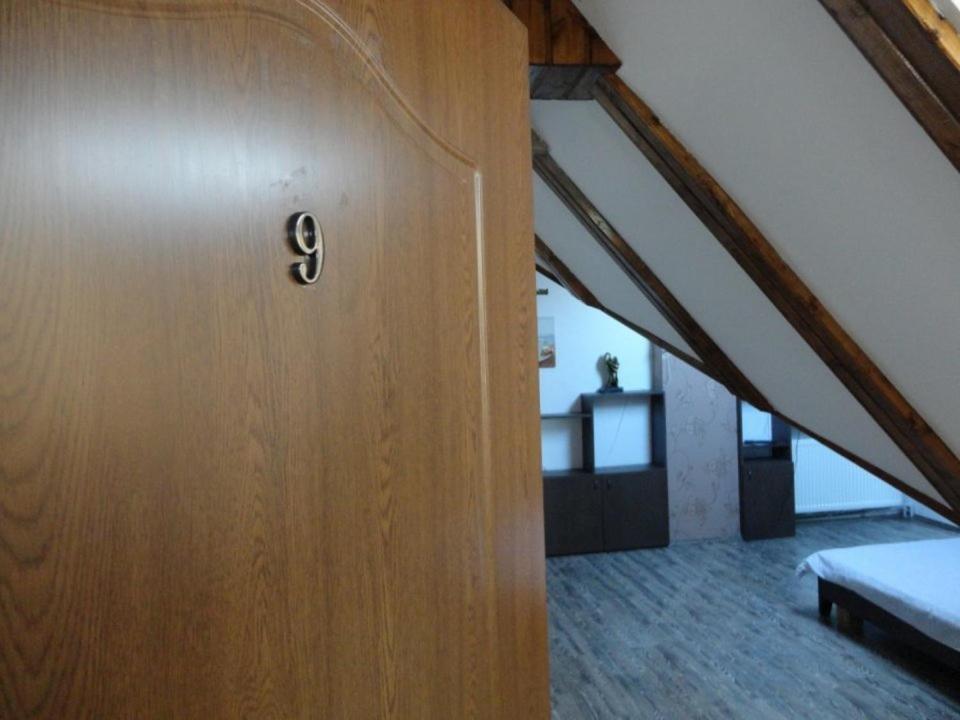 Quik Hotel Braşov Buitenkant foto